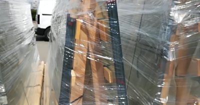 Dřevěné stojany na skla
